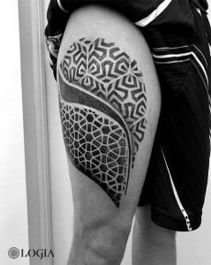 tatuaje-muslo-geometrico-logia-barcelona-pablo-sequeira 